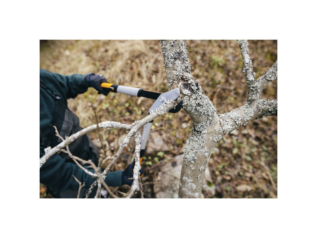 Сучкорез плоскостной LX94 FISKARS PowerGear X средний 