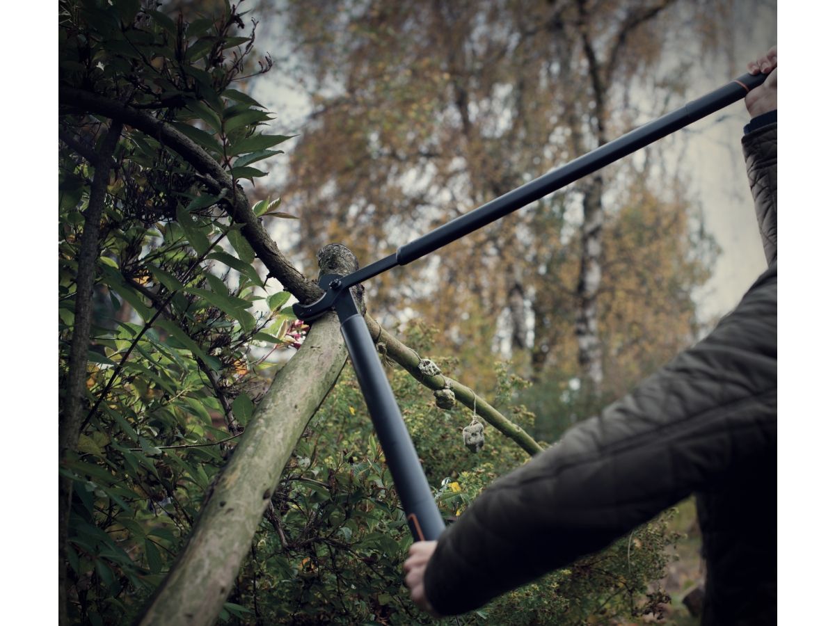 Сучкорез контактный L39 FISKARS SingleStep c загнутыми лезвиями большой 