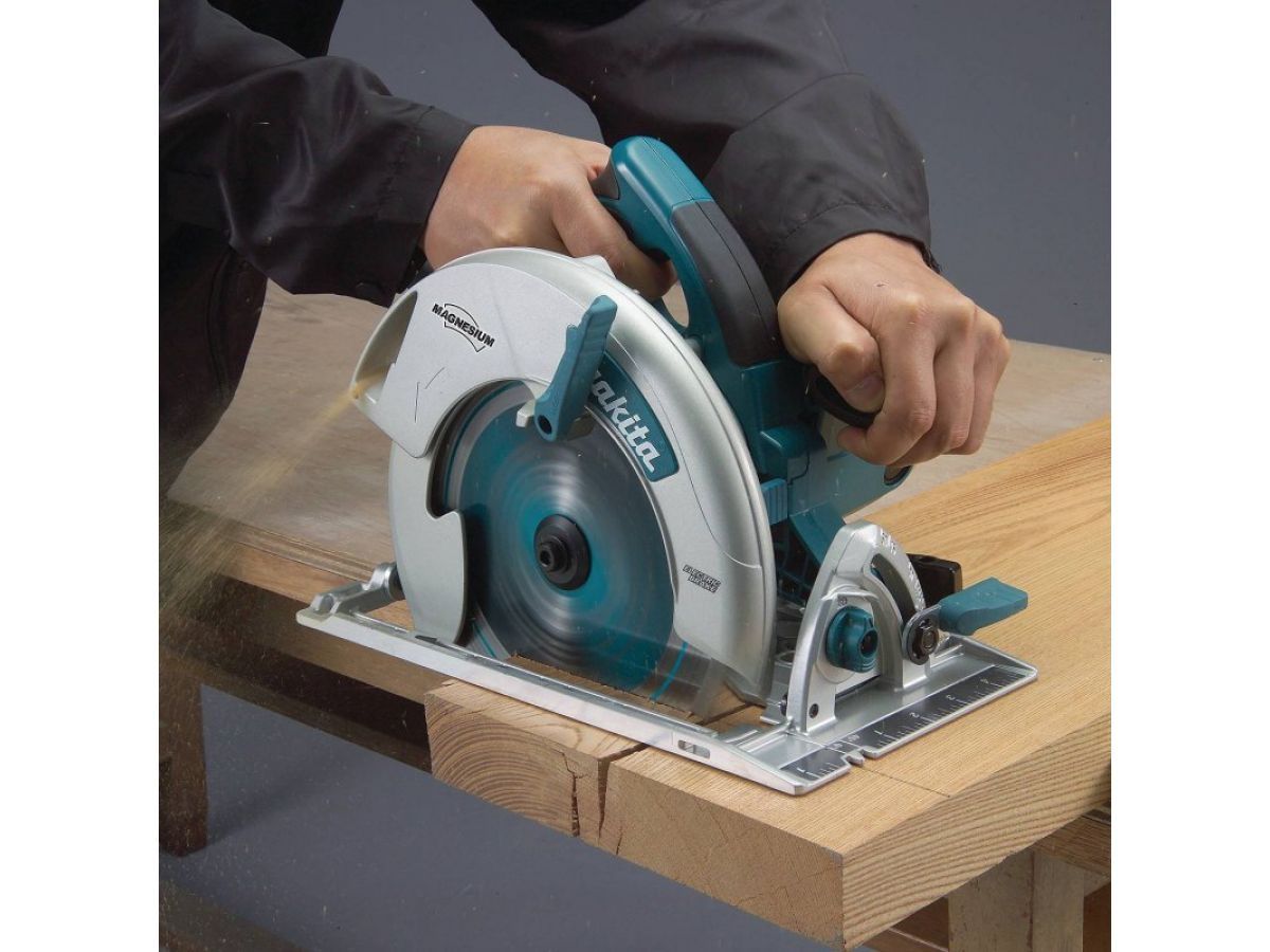 Циркулярная пила сетевая MAKITA 5008MGJX2