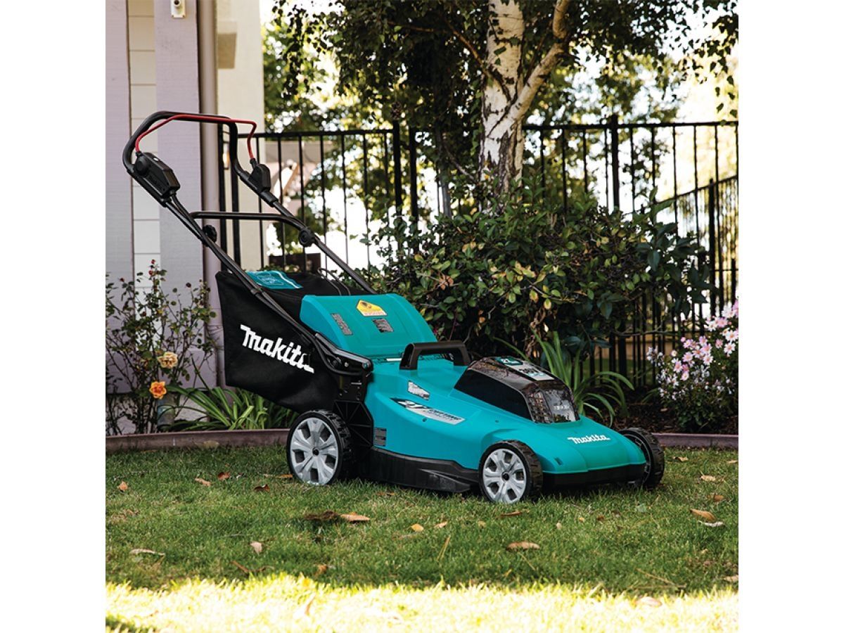 Газонокосилка аккумуляторная MAKITA LXT DLM538CT2 18+18В 