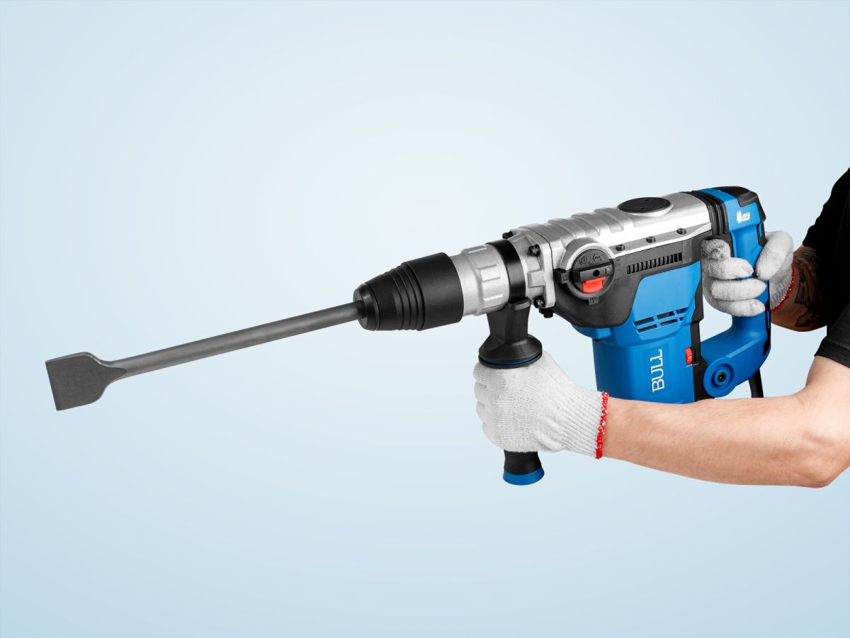 Перфоратор сетевой BULL BH4002 1250 Вт, 2-9 Дж + 1 зуб., 1 сверло, SDS-max, рег. об.